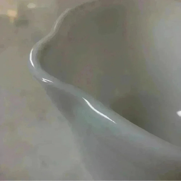 Vintage milk glass Pyrex  Hamilton Beach small mixing bowl with spout - Picture 3 of 9